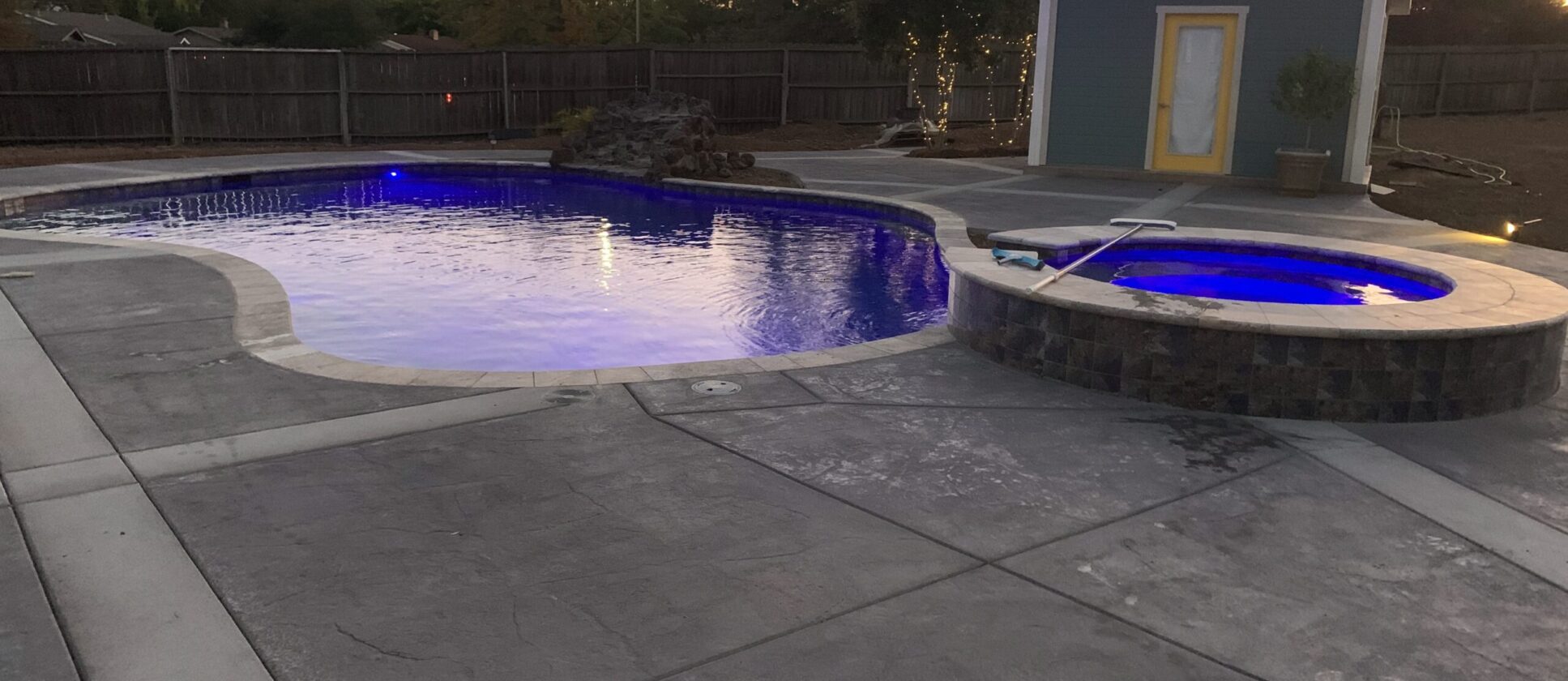 Blue Pool and Spa (6) Blue Pool and Spa (6)